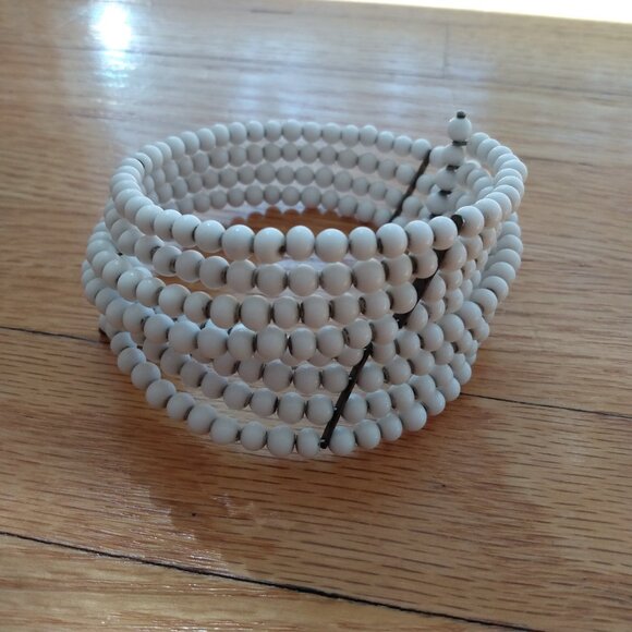 Vintage White Milk Glass Bracelet Beaded Wrap Cuff Expandable MCM Rockabilly Ret - Picture 2 of 7